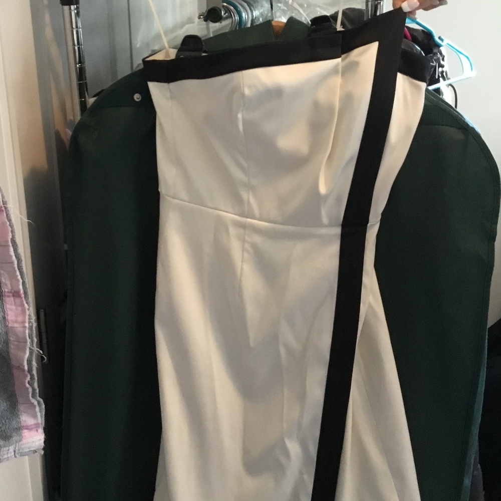 Vince Camuto white Satine and black strapless cocktail dress size 4